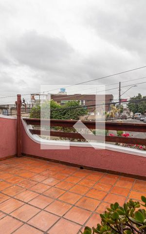 Casa à venda com 208m², 4 quartos e 2 vagasSacada