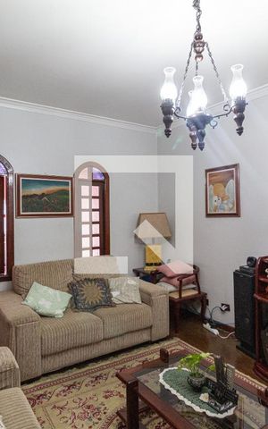 Casa à venda com 208m², 4 quartos e 2 vagasSala