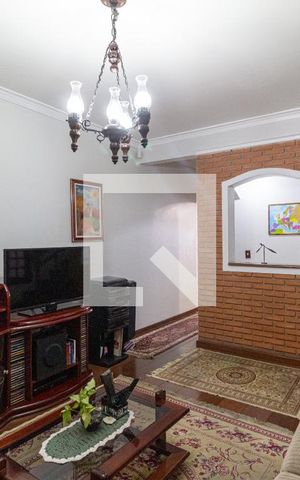 Casa à venda com 208m², 4 quartos e 2 vagasSala