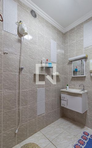Casa à venda com 208m², 4 quartos e 2 vagasBanheiro