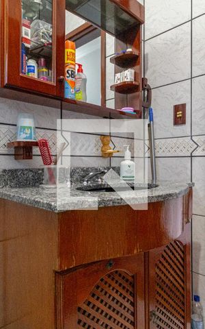 Casa à venda com 208m², 4 quartos e 2 vagasBanheiro