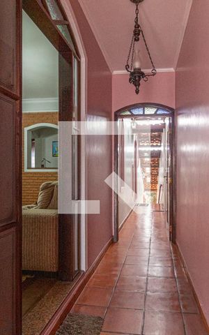 Casa à venda com 208m², 4 quartos e 2 vagasCorredor