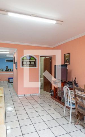 Casa à venda com 208m², 4 quartos e 2 vagasSala e cozinha