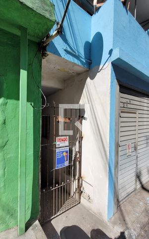 Casa à venda com 150m², 2 quartos e sem vaga Casa à venda com 150m², 2 quartos e sem vagaFachada