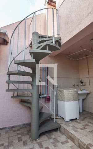 Casa à venda com 149m², 3 quartos e 2 vagasEscada 