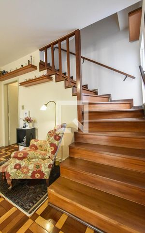Casa à venda com 149m², 3 quartos e 2 vagasEscada 