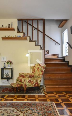 Casa à venda com 149m², 3 quartos e 2 vagasEscada 