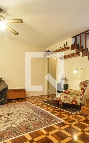 Casa à venda com 149m², 3 quartos e 2 vagasEscada 