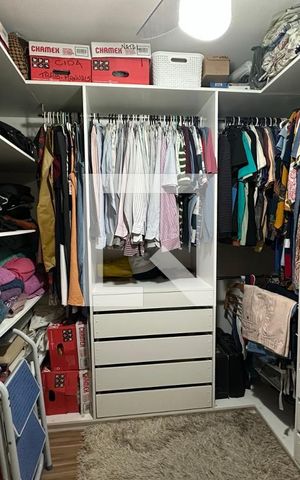 Apartamento à venda com 169m², 2 quartos e 2 vagas Apartamento à venda com 169m², 2 quartos e 2 vagasCloset da suíte