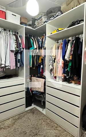 Apartamento à venda com 169m², 2 quartos e 2 vagas Apartamento à venda com 169m², 2 quartos e 2 vagasCloset da suíte