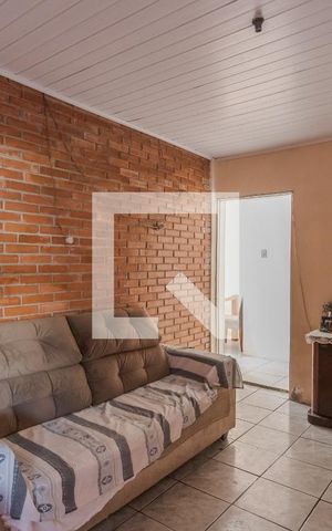 Casa à venda com 250m², 3 quartos e 2 vagas Casa à venda com 250m², 3 quartos e 2 vagasSala