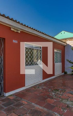 Casa à venda com 250m², 3 quartos e 2 vagas Casa à venda com 250m², 3 quartos e 2 vagasFachada