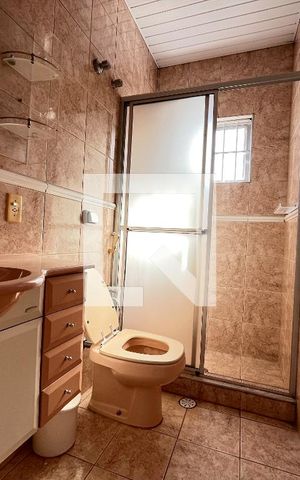 Casa à venda com 100m², 2 quartos e sem vaga Casa à venda com 100m², 2 quartos e sem vagaBanheiro da Suíte 1