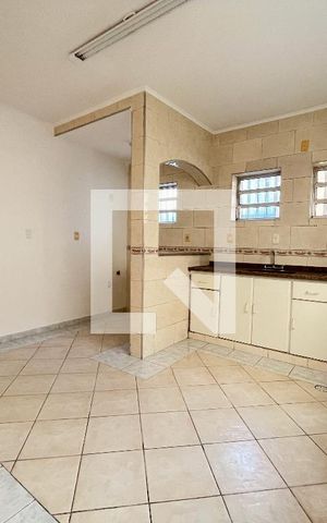 Casa à venda com 100m², 2 quartos e sem vaga Casa à venda com 100m², 2 quartos e sem vagaCozinha