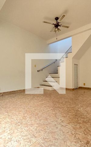 Casa à venda com 100m², 2 quartos e sem vaga Casa à venda com 100m², 2 quartos e sem vagaSala
