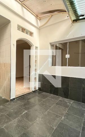 Casa à venda com 100m², 2 quartos e sem vaga Casa à venda com 100m², 2 quartos e sem vagaQuintal