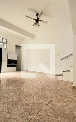Casa à venda com 100m², 2 quartos e sem vaga Casa à venda com 100m², 2 quartos e sem vagaSala