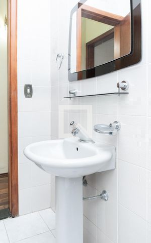 Casa à venda com 129m², 2 quartos e 2 vagas Casa à venda com 129m², 2 quartos e 2 vagasBanheiro