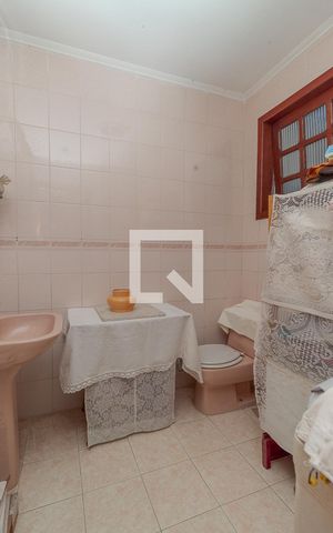 Casa à venda com 380m², 4 quartos e 4 vagas Casa à venda com 380m², 4 quartos e 4 vagasBanheiro da Suíte