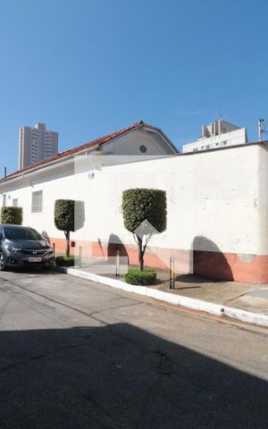 Casa à venda com 300m², 2 quartos e 8 vagasFachada