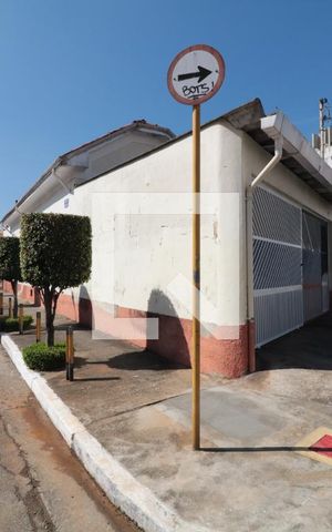 Casa à venda com 300m², 2 quartos e 8 vagasFachada