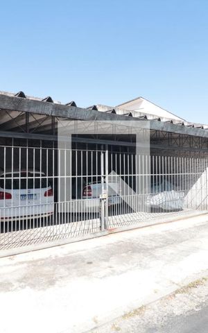 Casa à venda com 300m², 2 quartos e 8 vagasFachada