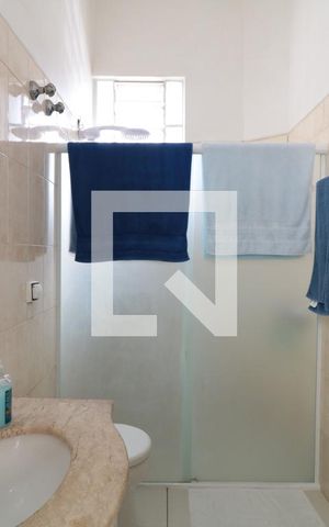 Casa à venda com 300m², 2 quartos e 8 vagasBanheiro