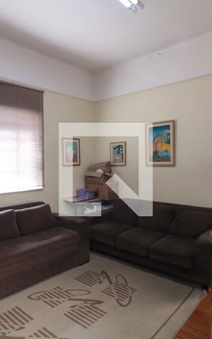 Casa à venda com 300m², 2 quartos e 8 vagasSala