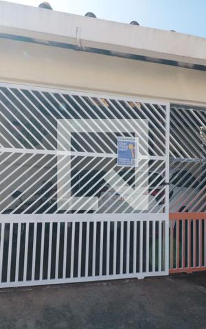 Casa à venda com 300m², 2 quartos e 8 vagasFachada