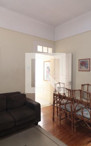 Casa à venda com 300m², 2 quartos e 8 vagasSala