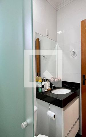 Casa à venda com 120m², 3 quartos e 2 vagas Casa à venda com 120m², 3 quartos e 2 vagasBanheiro