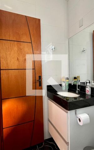 Casa à venda com 120m², 3 quartos e 2 vagas Casa à venda com 120m², 3 quartos e 2 vagasBanheiro da Suíte
