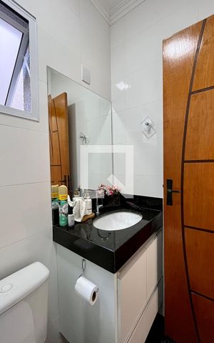 Casa à venda com 120m², 3 quartos e 2 vagas Casa à venda com 120m², 3 quartos e 2 vagasBanheiro