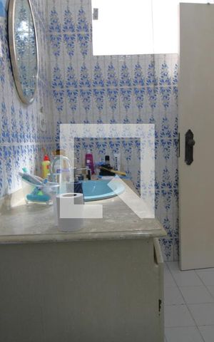 Casa à venda com 647m², 5 quartos e 8 vagasBanheiro da suíte 4