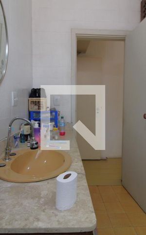 Casa à venda com 647m², 5 quartos e 8 vagasBanheiro da suíte 1