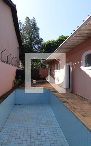 Casa à venda com 647m², 5 quartos e 8 vagasPiscina