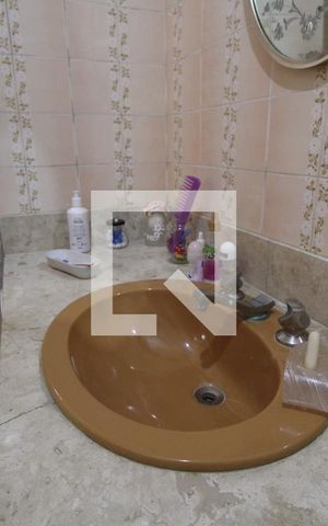 Casa à venda com 647m², 5 quartos e 8 vagasPia banheiro da suíte 3