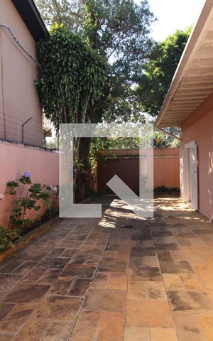 Casa à venda com 647m², 5 quartos e 8 vagasQuintal lateral