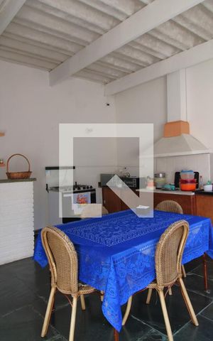 Casa à venda com 647m², 5 quartos e 8 vagasCozinha da piscina