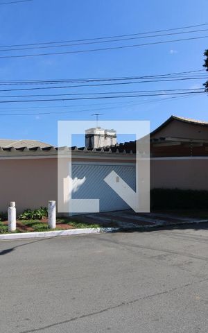 Casa à venda com 647m², 5 quartos e 8 vagasFachada