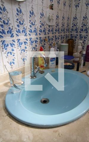 Casa à venda com 647m², 5 quartos e 8 vagasPia banheiro da suíte 4
