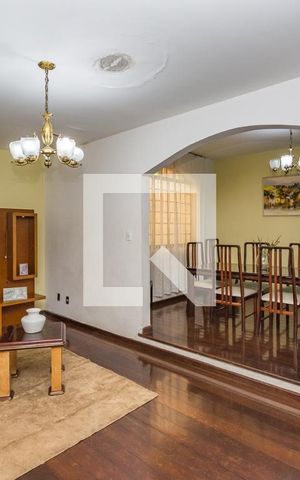 Casa para alugar com 470m², 4 quartos e 4 vagas Casa para alugar com 470m², 4 quartos e 4 vagasSala