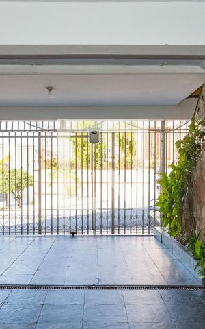 Casa para alugar com 470m², 4 quartos e 4 vagas Casa para alugar com 470m², 4 quartos e 4 vagasHall de Entrada
