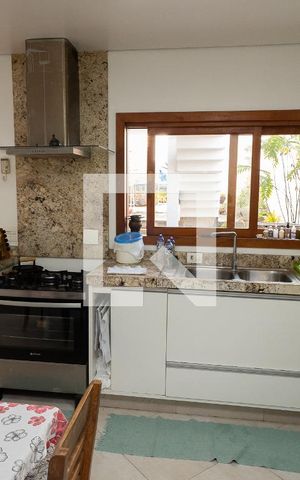 Casa à venda com 364m², 4 quartos e 3 vagasCozinha 