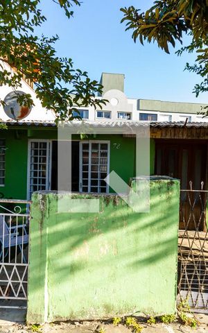 Casa à venda com 600m², 5 quartos e 3 vagas Casa à venda com 600m², 5 quartos e 3 vagasFachada