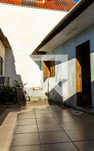 Casa à venda com 600m², 5 quartos e 3 vagas Casa à venda com 600m², 5 quartos e 3 vagasQuintal