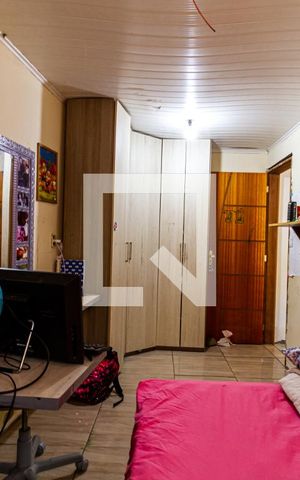 Casa à venda com 600m², 5 quartos e 3 vagas Casa à venda com 600m², 5 quartos e 3 vagasQuarto 5