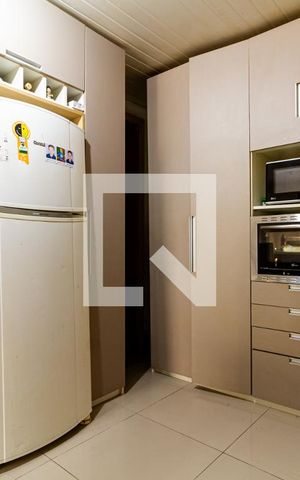 Casa à venda com 600m², 5 quartos e 3 vagas Casa à venda com 600m², 5 quartos e 3 vagasCozinha