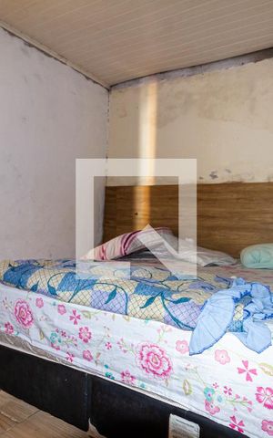 Casa à venda com 600m², 5 quartos e 3 vagas Casa à venda com 600m², 5 quartos e 3 vagasQuarto 4