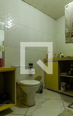 Casa à venda com 600m², 5 quartos e 3 vagas Casa à venda com 600m², 5 quartos e 3 vagasBanheiro 2